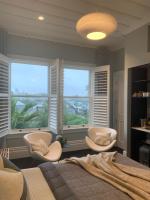 Deluxe Queen Suite