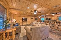 Broken Bow Retreat on 2 Acres with Hot Tub and Deck! - B&B Broken Bow