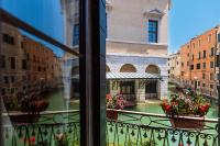 Superior Double Room with Balcony with Canal View