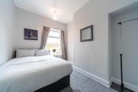 3 Bedroom Hull Sleeps 6 Glam Contractor & Leisure & Families Close to Clough Rd - Bed and Breakfast Kingston upon Hull