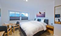 Doppel-/Zweibettzimmer mit Dusche