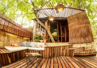 Bungalow met Queensize Bed en Airconditioning - Gedeeltelijk Uitzicht op het Meer