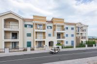 Lustica Apartments Central - B&B