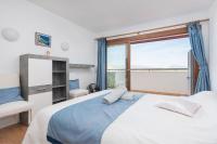 Apartment with Mountain View