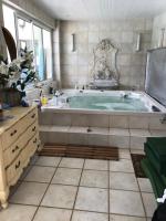 Grande villa d'exception en Normandie tennis, piscine, jacuzzi, salle de fitness - Chambres d'hôtes Muids
