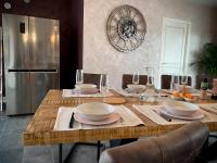 Villa 200m2 avec PISCINE chauffée & SPA & sauna & kota-grill - B&B Laval-sur-Vologne