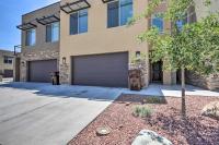 Luxury Downtown Moab Townhome w/ Pool Access! - Bed and Breakfast Moab