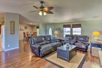 Lakefront Retreat w/ Pier, Bar Hut & Fireplace! - B&B Graford