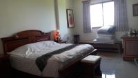 Habitación con cama grande 
