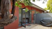 Red Ochre - Large Apartment with Private Courtyard - B&B
