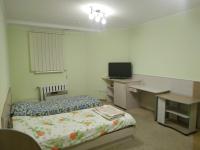 Dreibettzimmer mit Gemeinschaftsbad