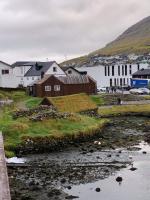 Spacious City Center Home by the Sea - B&B Klaksvík