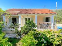 Villa Olga Kassiopi with private pool by DadoVillas - Chambres d’hôtes Kassiopi
