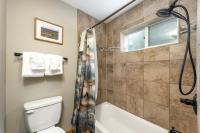 Queen Suite with Hot Tub