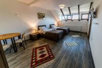 Großes Doppel-/Zweibettzimmer