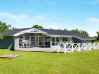 B&B Blåvand - 8 person holiday home in Bl vand - Bed and Breakfast Blåvand