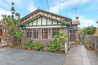 KOZYGURU ARNCLIFFE SYDNEY AIRPORT LUXURY RENOVATED 3 BED free parking NAR232 - B&B