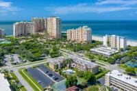 Island Getaway I Beach Access Across Street - B&B Marco Island