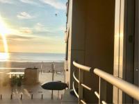 Bright and stylish apartment next to the sea! - Chambres d’hôtes Ostende