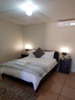 B&B Bloemfontein - CHEETAH MANOR #2 - Bed and Breakfast Bloemfontein