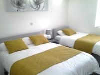 Lady Charlotte Guest rooms triple rooms - Chambres d'hôtes Dowlais