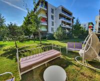 Portobella Airport Aparthotel - Self Check in - Bed and Breakfast
