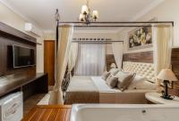 Queen Room with Spa Bath