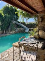 B&B Los Angeles - Under the Tuscan Sun Cottage in West Los Angeles - Bed and Breakfast Los Angeles