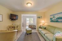 1br 1b - 3rd Floor - King - Surf Song #335 - B&B St. Pete Beach