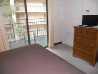 Oak Square 210 - B&B