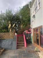 Pop Art Pad heart of Old Town with parking! - Chambres d’hôtes Hastings