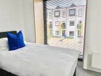 Large Townhouse 5 Beds with Two Parking Spaces - Manchester City Centre - B&B