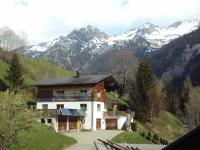 Haus Martine - im Bergdorf Marul auf 1000m - B&B Raggal