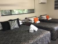 Golden Palms Motor Inn - B&B
