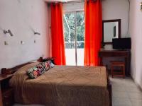 Estudio con balcón
