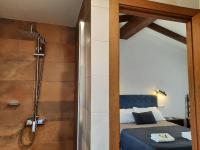 Queen Room with Spa Bath