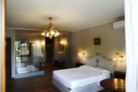 King Suite with Spa Bath