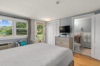 Zimmer mit Queensize-Bett und Balkon