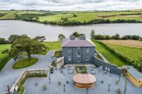 Ballywilliam House Kinsale,sleeps 32 guests, 6 bathrooms , 8 minutes drive to town - B&B Kinsale