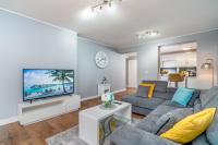 Large - Near Stonehenge - Free Parking - Sleeps 6 - Netflix - Smart TV's By Teza Homes Serviced Accommodations - Ferienwohnung Amesbury