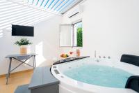 King Room with Spa Bath