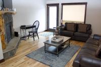 Pinecreek #E - 3 BR - Pool and Hot Tub Access - Close to Town - Shuttle to Slopes - B&B Breckenridge