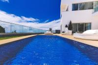 B&B Caniço - Luxury villa Carlota with private pool by HR Madeira - Bed and Breakfast Caniço