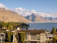 ULTIMATE CONVENIENCE, WALK-TO-TOWN TOWNHOUSE - Bed and Breakfast Queenstown