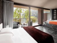 Deluxe Suite with Spa Bath