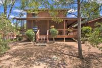 B&B Payson - Pet-Friendly Payson Cabin with Deck Close to Hikes! - Bed and Breakfast Payson