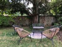 La Maison de la Douce Heure, 4 appartements climatisés avec jardin au centre ville proche des Thermes - B&B Lons-le-Saunier