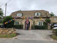 The Old School, Idbury, OX7 6RU - B&B
