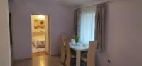 Апартамент Заря - Bed and Breakfast