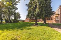 Chestnut Cottage - Stunning Countryside Views! PARKING, 4 BED, 3 BATHROOMS - B&B